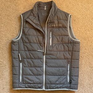 Boy’s Vineyard Vines Gray Quilted Puffer Vest Size Medium NWOT